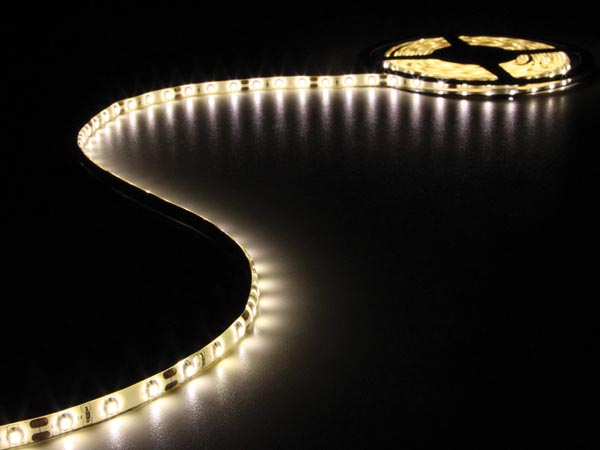 Flexible à led - blanc chaud - 300 led - 5m x 8mm - 12 v 12w 231.63 lm/m