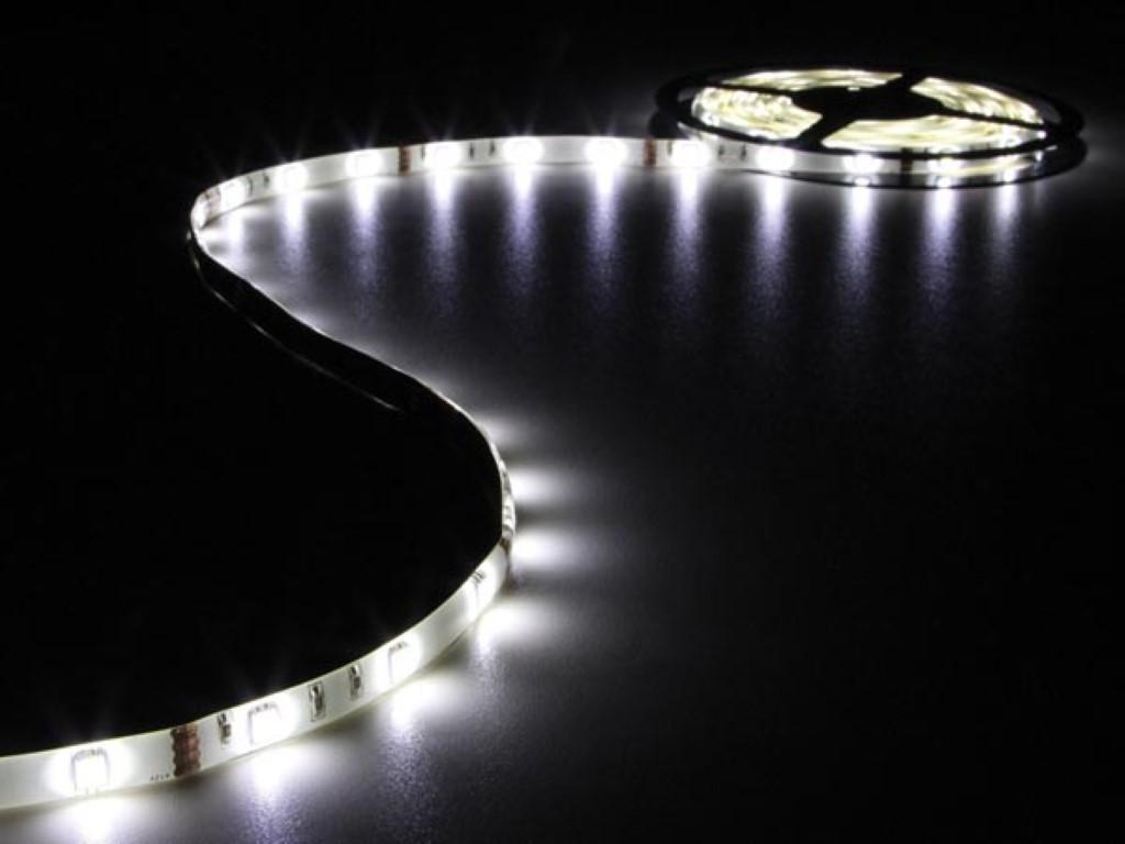 Flexible à led - blanc froid - 150 led - 5 m - 12 v / 1.8a / 497.53 lm/m / led 5050 / ip61