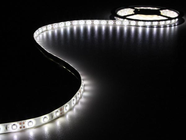 Flexible led blanc froid  300 led 3528  5mx8mm - 12v 2a 23w 6000k 492 lm/m