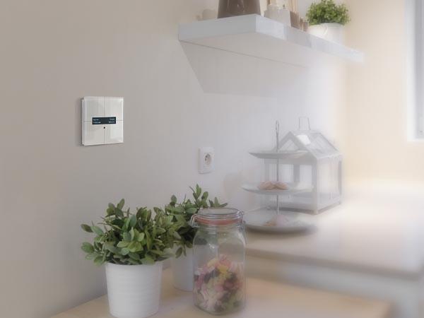 Module de commande en finition verre à écran oled et avec contrôleur de température, blanc
